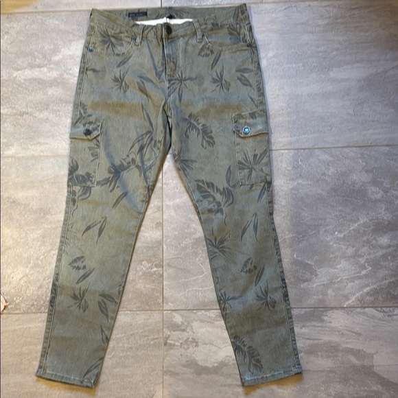 New Kut from the Kloth Leaf Print Cargo Pants - Picture 1 of 5
